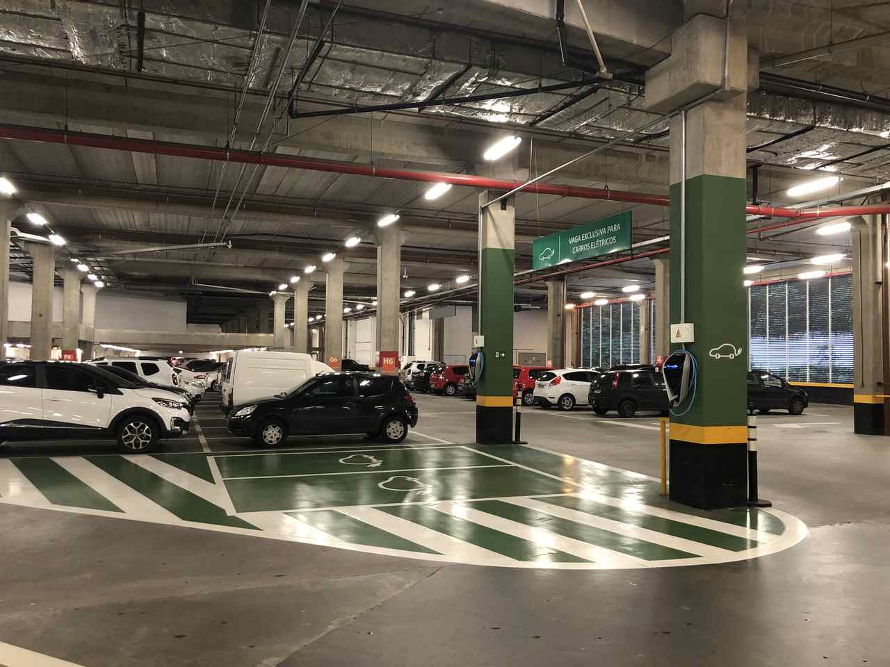 Carro Em Um Estacionamento Por Exemplo O De Um Shopping