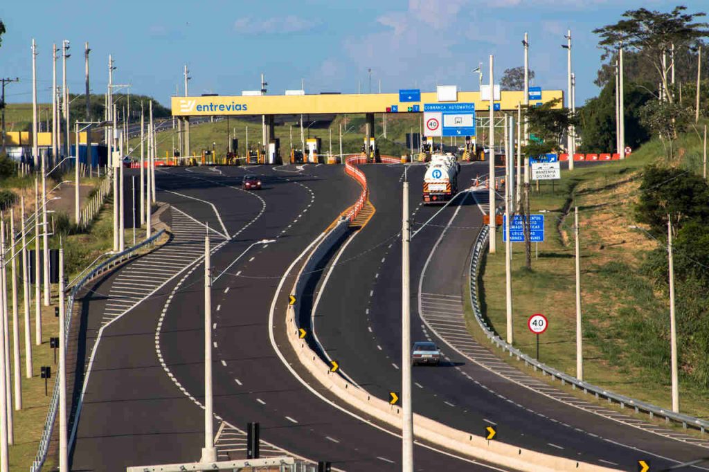 Rodovia praça de pedágio estrada brasil