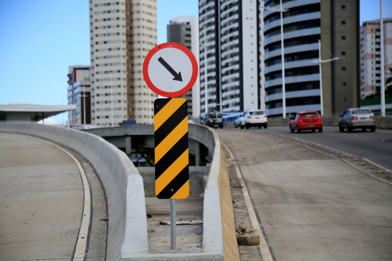 Código da Estrada: Onde se pode parar e onde se pode estacionar?