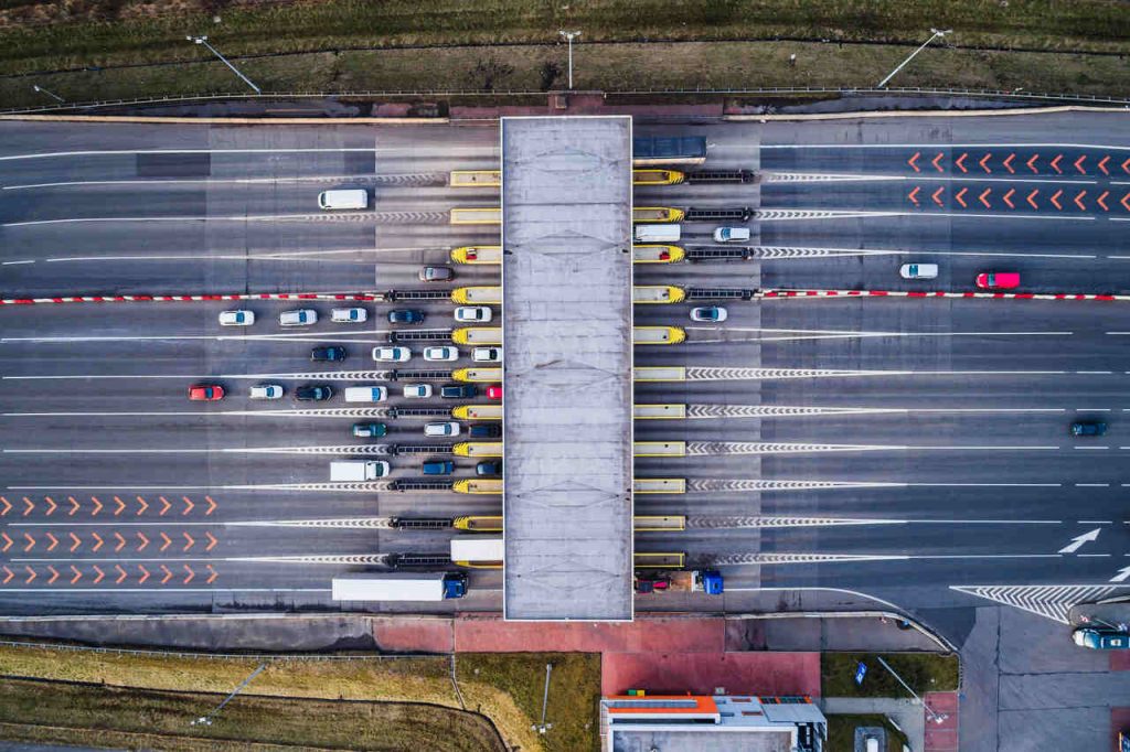 estação de pedágio no brasil vista por cima